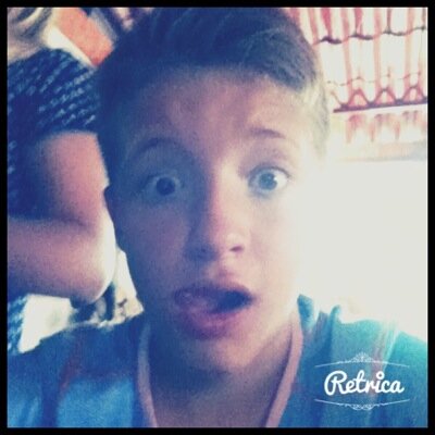 Directioner boy•| Jugador de Fuerzas Basicas•|comediante•|Futuro:..Baterista|
Bussines Administration|DJ|Futbolista|