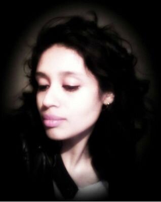 Divagar, devanear, florir, unir, insurgir, gritar, inspirar, insinuar, verborrear, emanar,musicar, ouvir, melodiar, cantar....