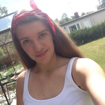 hello I'm jessie. I love music. ||one direction|| ||5sos|| I want to learn play guitar! Dont stop!♥️