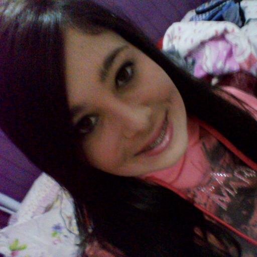Vou sorrir mesmo triste. Vou me levantar mesmo após cair. Sempre fui assim: feliz,persistente e acima de tudo forte. ;)