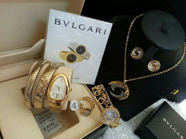 تاجرة ماركات عالمية طبق لأصل. Pin:2AA379B8