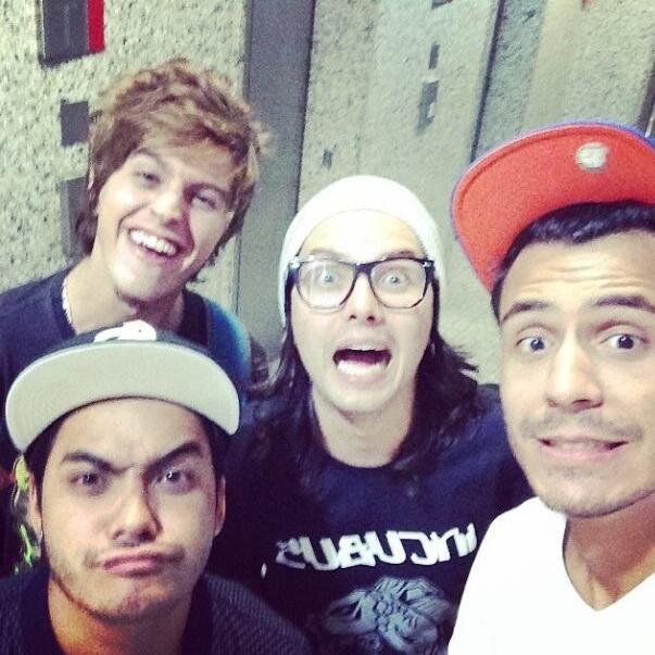 Unicamente para você @pelanzarestart since:07/08/11 oficializado05/12/11 as 18h(Oficialização coletiva)