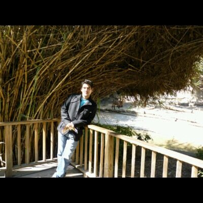 Egresado de la Universidad Modelo en la carrera de administración y mercadotecnia, coordinador estatal de capacitacion y certificacion en el conalep yucatan.