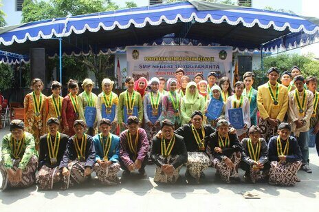 Alumni SMP Negeri 16 Yogyakarta. We are Sembilan Ghe'014♔