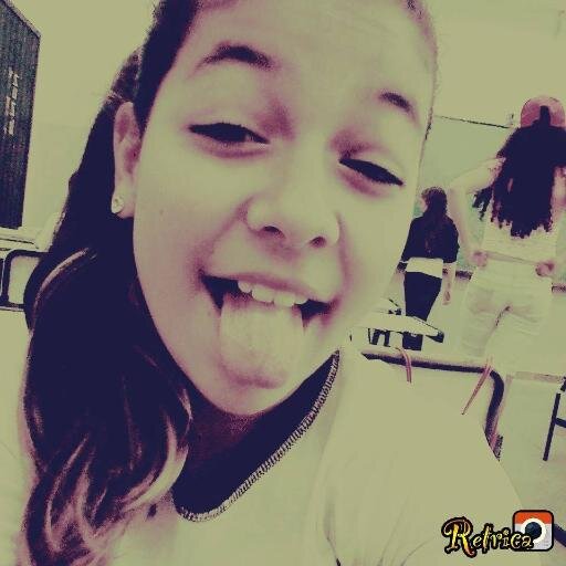 Sou estrovertida sincera e tudo mais !! Sou fã da DEMI, amo muito ela ♥
