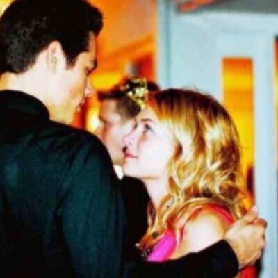 A Twitter dedicated to Dylan O'Brien and Britt Robertson's adorableness            @Insatiable4Dyl - Quinn & @DYOBLove -Danielle :)
