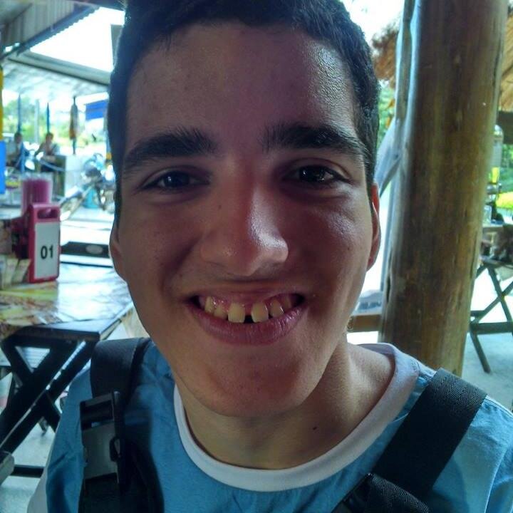 amo minha familia meus amigos viajar conhecer pessoas fazer amizades amo teatro cinema tv adoro filmes novelas series amo a minha vida luto pelo que quero