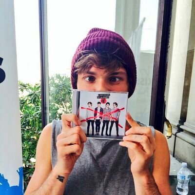 ✖I'm in love with a band called 5 Seconds of Summer ✖