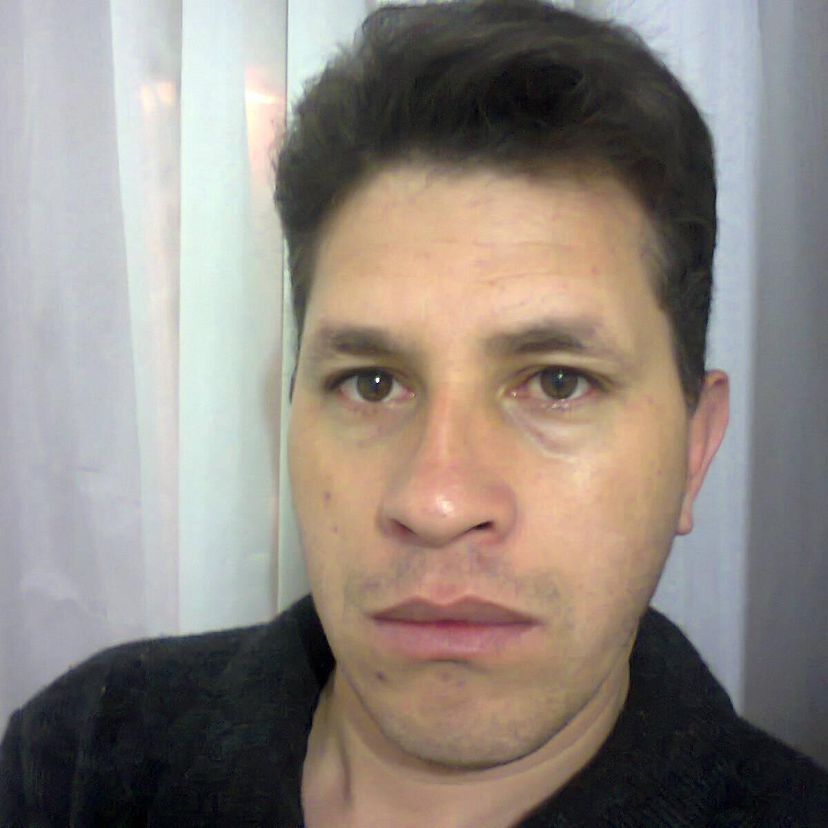 Me ajudem, meu sonho é ser cantor, compartilhem meus vídeos.