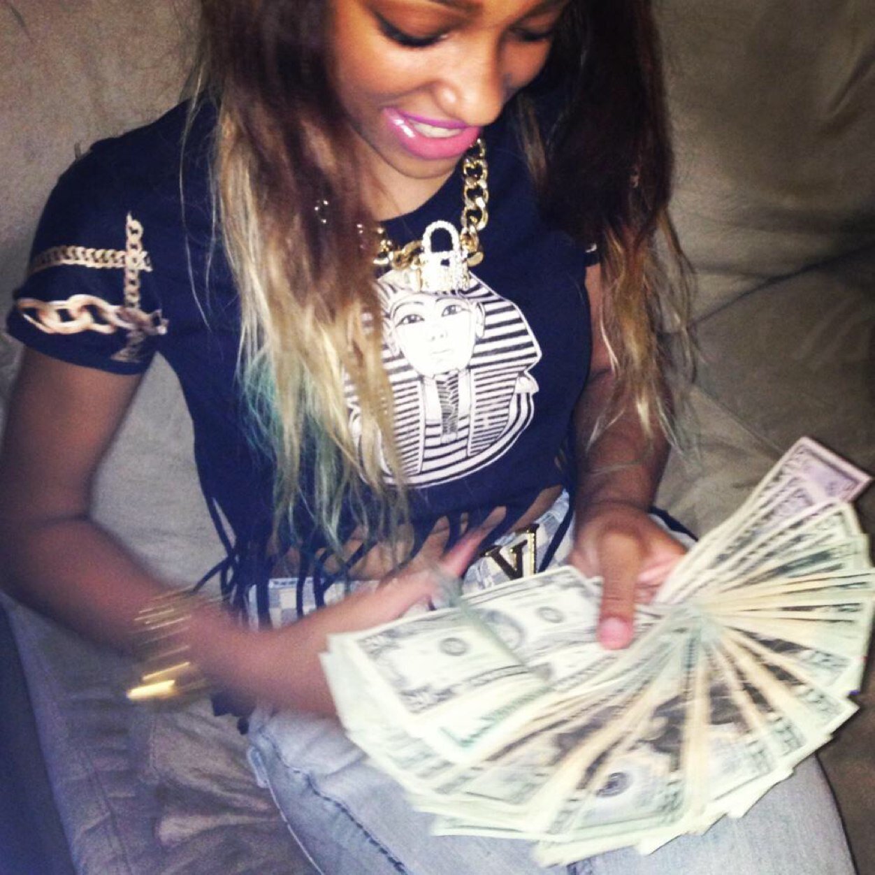 Im Eliza one and only.Vanilla Reload Customer Service Rep. DM me for Info about joining the #BillionDollarEmpire Scared Money Dont Make No Money