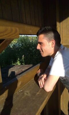 Tengo 23 años. Soy medio humilladerense y medio Campillero! Técnico de Atención Sociosanitaria y Tecnico en Cuidados auxiliares de Enfermeria!