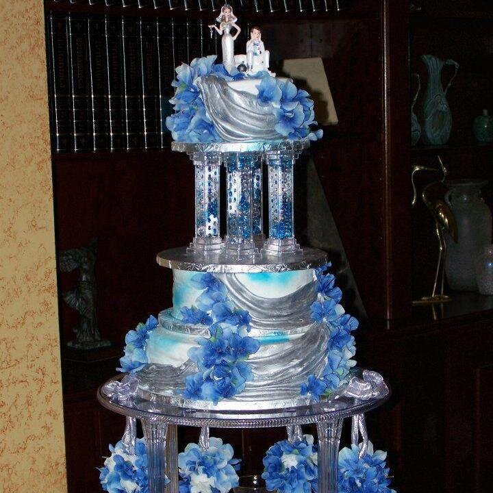 FarleighsCakes's profile picture. Farleigh's Cake Creatons is owned by Heather Farleigh.  She creates Custom Cakes, Cupcakes, Cake Pops and more for ALL of Central Florida!!!
