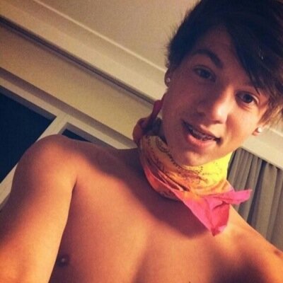 forever_caniff's profile picture. Hi i love taylor caniff and im a person who loves youtube amd vine and soccer and taylor caniff so ya follow