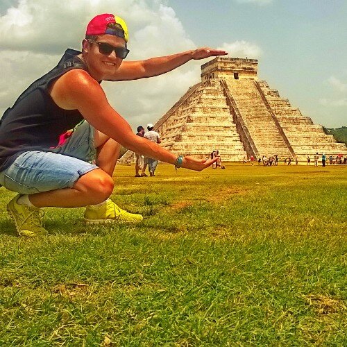 22-  future mechanical engineer. Tratando de ser yo mismo,Creyendo en mi, Haciendo lo correcto.#venezuela  http://t.co/XYgPUTJI3W