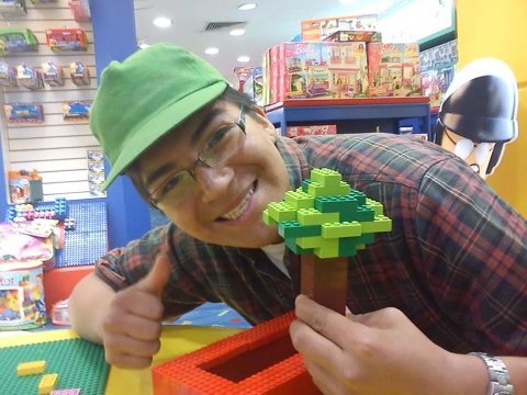 me gusta la musica  los video juegos y la comida xD y soy soltero jajajaajja ok no