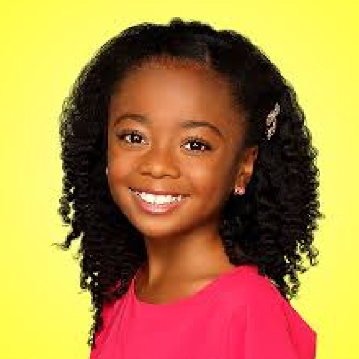 Hey,Im Zuri. Im 9. My siblings are Emma,Luke,and Ravi and My buttler is bertrum. My nanny is Jessie