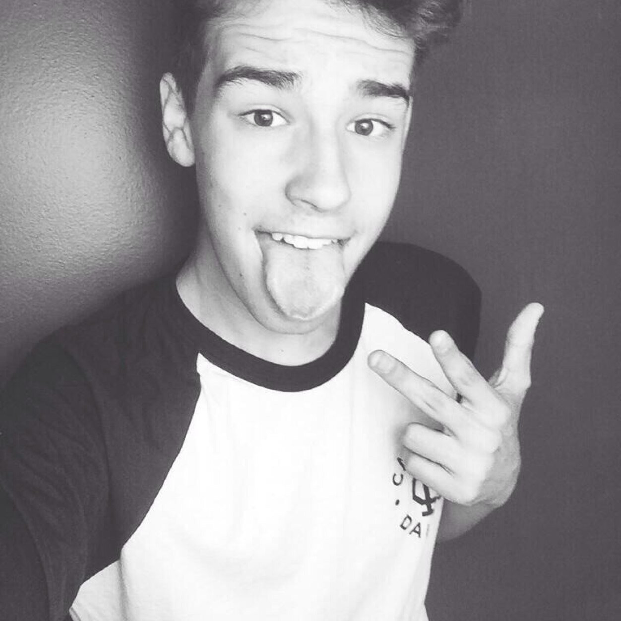 arianathotside's profile picture. |◽sider|