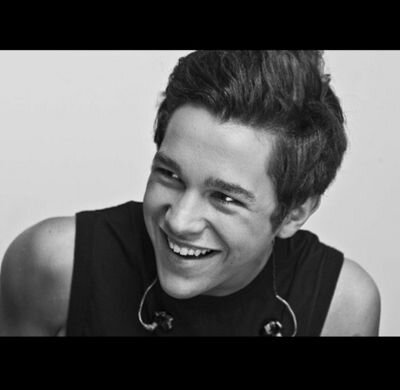 I love Austin Mahone & Cameron Dallas                     Follow me ;*