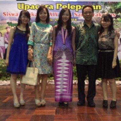 18♣| Just a girl who always tries her best ☺. Part of ƛntiokhia Gading. Mudika Anastasia. X4.XIA2.XIIA3 ☆ St. James. UI'14