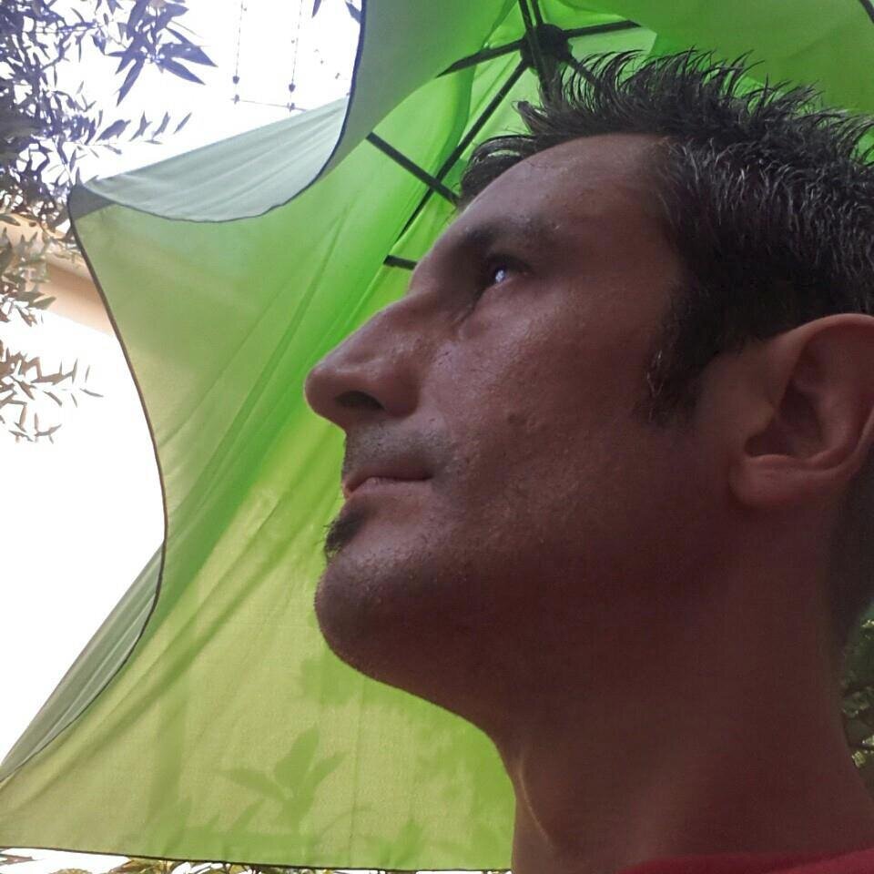 Co-fondatre  http://t.co/YsDqcUi9Xu - Docente -
Senior Systems Engineer. Passionate of Web2.0, and risk-management. Administer http://t.co/SVoVozQPfk