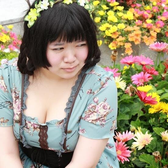 姉と辨天結娘というユニゾン・ユニット?組んでます。ソロは『神凪弥生』(辨天結娘)です。 まだまだ、活躍はしていないですが、頑張って、水樹奈々さんみたいになります (≧∇≦)
30歳になるまでにNHKの紅白に出るのが夢です。