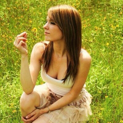 A small town country girl that likes back roadin, kickin it in the sticks, & sittin by the fire.