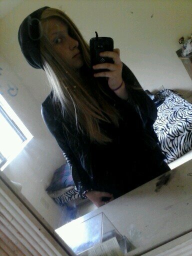 12/ single_looking/Emo/Gothic/I ♥ my bands/ Singer/  bvb/ miw/fir/ptv/sws/bmth/aa/botdf/ trs and more/ i ♥ my followers so much. everyone falls down sometimes