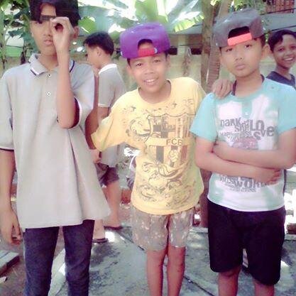 jagoo minum GG 
 Big Family Bogalas 306