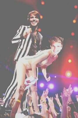 follow @heyshoey instead, he's a fanboy and he gave u a free follow
