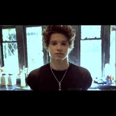 PLEASE FOLLOW @baconandbrad AND @bradsbadbitch THANKYOU