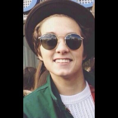 PLEASE FOLLOW @baconandbrad AND @bradsbadbitch THANKYOU