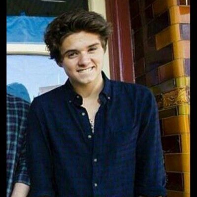 HI DONT FOLLOW THIS ACCOUNT FOLLOW OUR PERSONALS @baconandbrad and @bradsbadbitch PLEASE THANKYOU