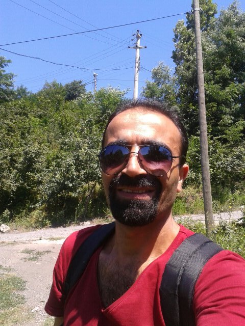ATATÜRKÇÜ-Ekonomist-İdealist aynızamanda Realist-Hayvan sever İnsanlara bayılır;ENÖNEMLİSİ HEM TÜRK HEMDE TÜRKİYE'Lİ