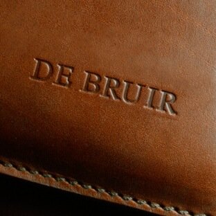 Handmade luxury leather bags, accessories and aviation luggage.