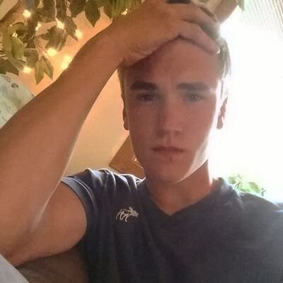 dbgeek95's profile picture. I am 19