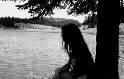 Le has dicho a todo el mundo que quieres estar solo. Pero sabes que es mentira. El problema es que solo quieres estar con una persona, y no está contigo.