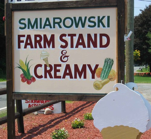 Serving the Pioneer Valley with farm fresh vegetables, fruits, flowers, ice cream, and the best Polish food around!