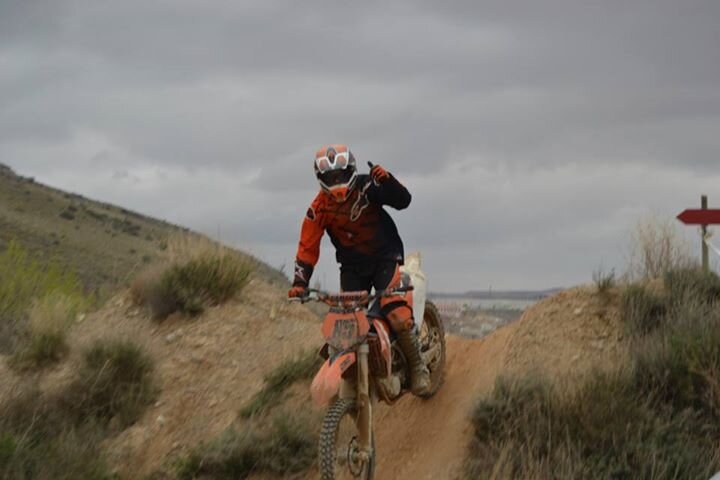 Piloto de dos tiempos/ Diego Alonso, mas que un mejor amigo; un hermano/ Cuando dios repartió la pasión por el fútbol, yo estaba dando una vuelta en moto/ #85