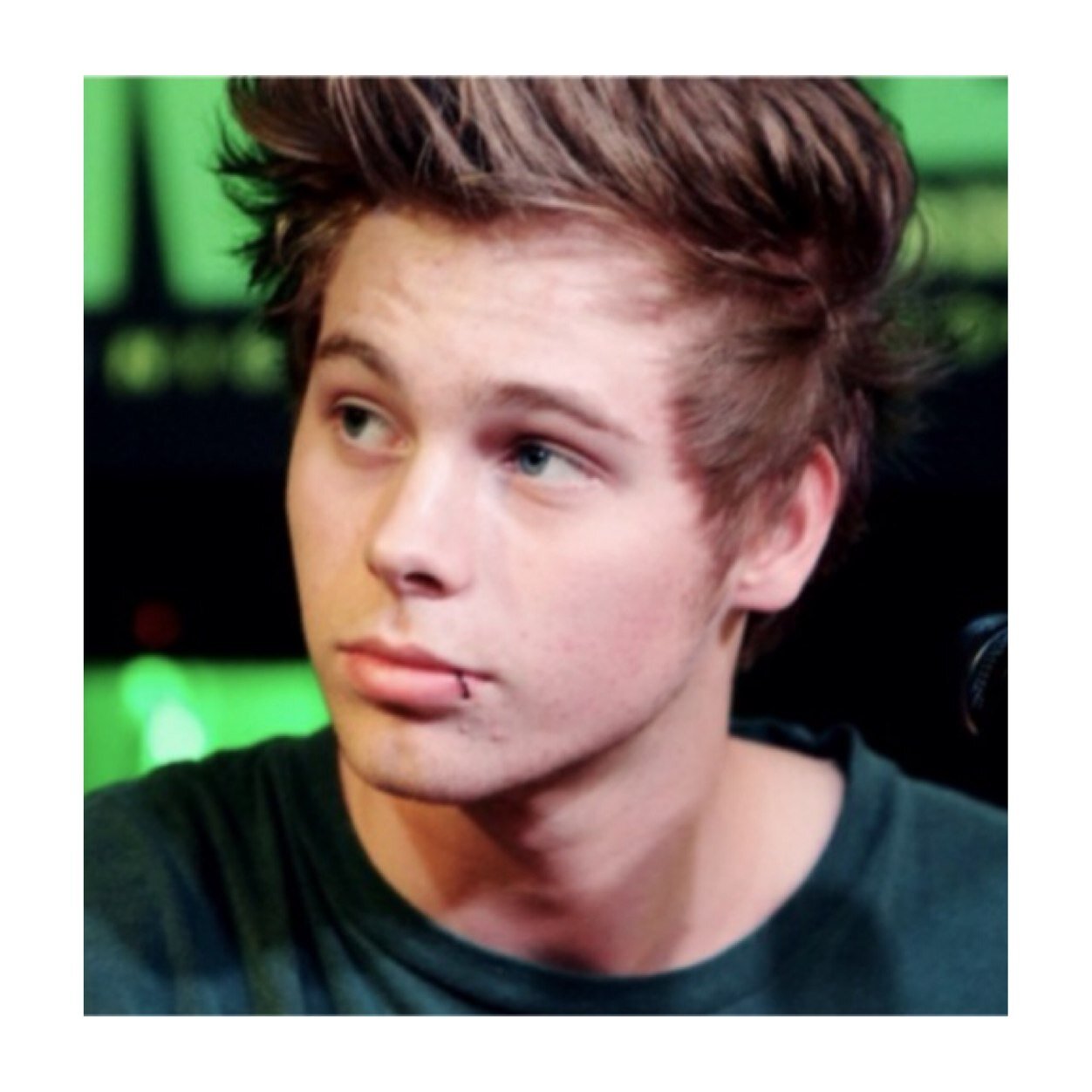pls follow @poisonmalum she follows back