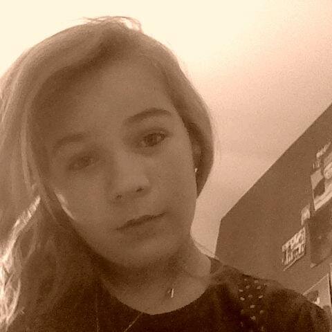 Follow me One Direction and Little Mix and Justin Bieber please and Cauet :)