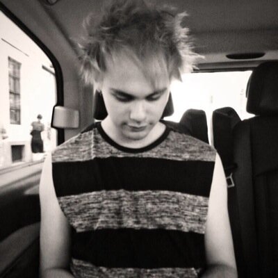 You should follow @5sosnorway_gina cuz she just gave you a free follow! love youuuuu