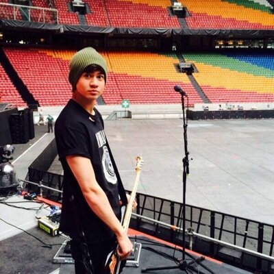 Follow my main @definitelyhealy //PLEASE retweet link in bio pls it would mean ALOT! Have a nice day!