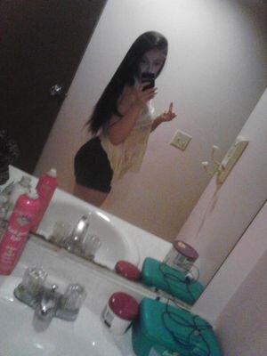 BeezieBby_x0x0's profile picture. 