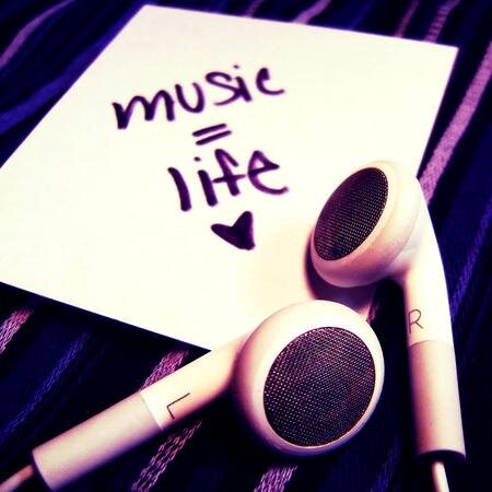 Oumaya16's profile picture. 