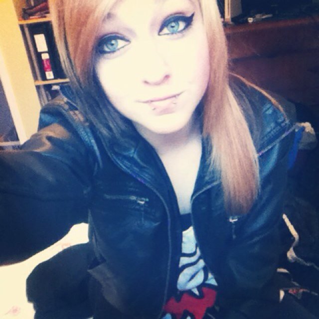 #Creature-Bi-i like bands. Metal, punk, screamo type bands :3 I'll always listen if you need someone to talk to. Stay strong beautiful. :3 ❤️