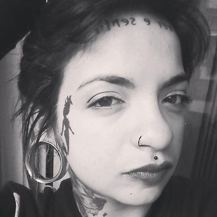 011, Ariel, sol, tatuagem, cerveja,  bodypiercing, praia, família,cores, alargadores, macarrão,.. em ordem aleatória ♥