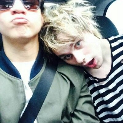 PLEASE GO FOLLOW @calumscape THANKS 1.5k GOAL