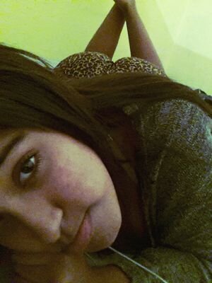Prazer Amanda Melissa ;) #MeSegue!                                     
cada um se mata do jeito que quer, alguns bebem, alguns fumam e outros se  apaixonam.