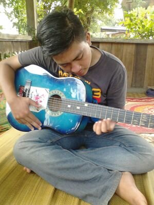 follow me, i`ll follow you back..!! hope you all can be my friend yah..!