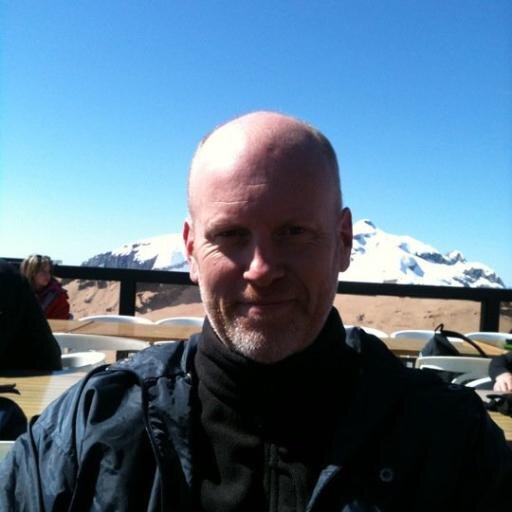I am father,business man and rudby fan.
I love to travel and meeting new places.
 Help me to get 1000 followers : i will follow back.